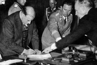Ruská rozvědka: Sověti chtěli jít v roce 1938 Československu na pomoc - Novinky